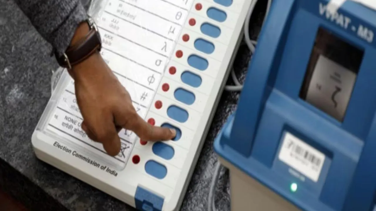 Lok Sabha Election 2024: कानपुर नगर और अकबरपुर में दो दर्जन से ज्यादा EVM मशीनें खराब; देरी से शुरू हो सकी वोटिंग