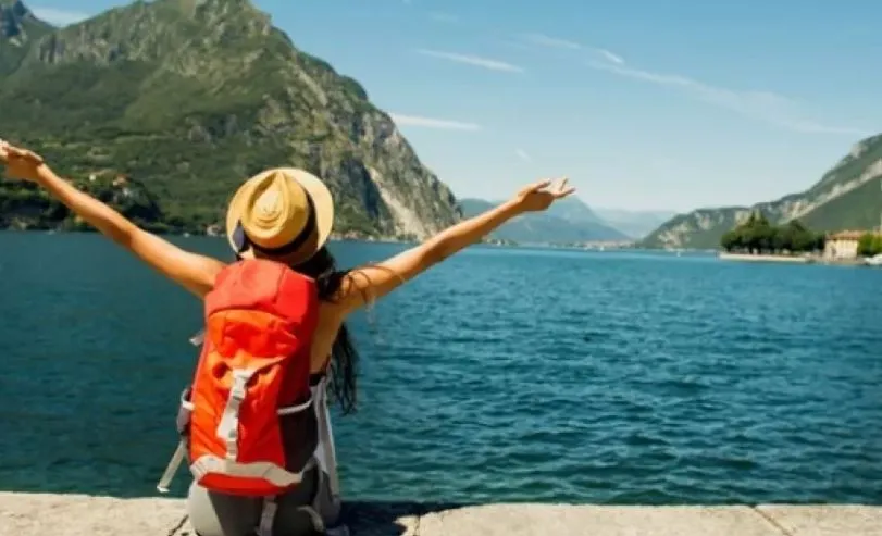 समर वैकेशन का बना रहे हैं प्लान, अपने बैकपैक में इन चीजों को रखना न भूलें