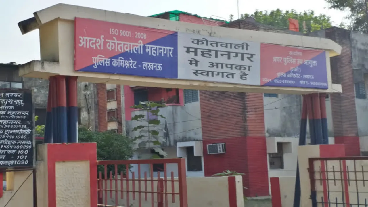 लखनऊ : मोबाइल छीनकर भागे लुटेरों का पीछाकर युवती ने दौड़ाकर पीटा