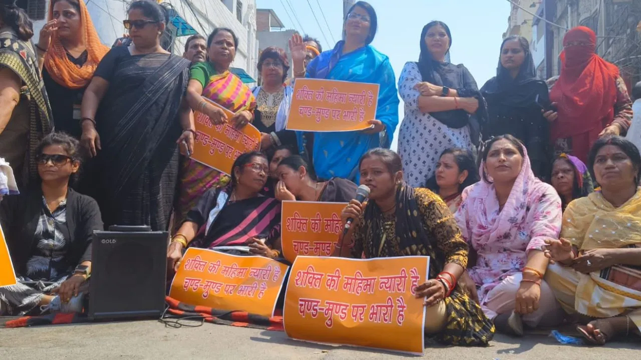 महिलाएं 22