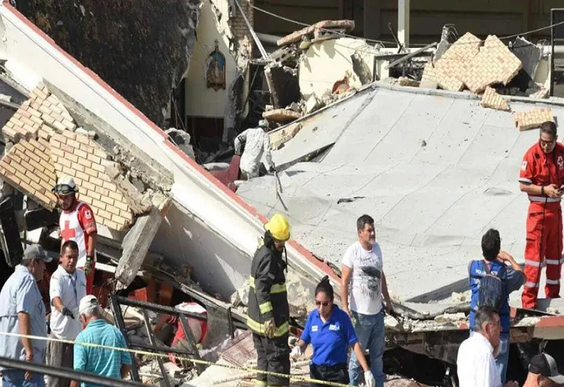 मेक्सिको में कार्यक्रम के दौरान के दौरान टूटा मंच, 9 लोगों की मौत...50 अन्य घायल