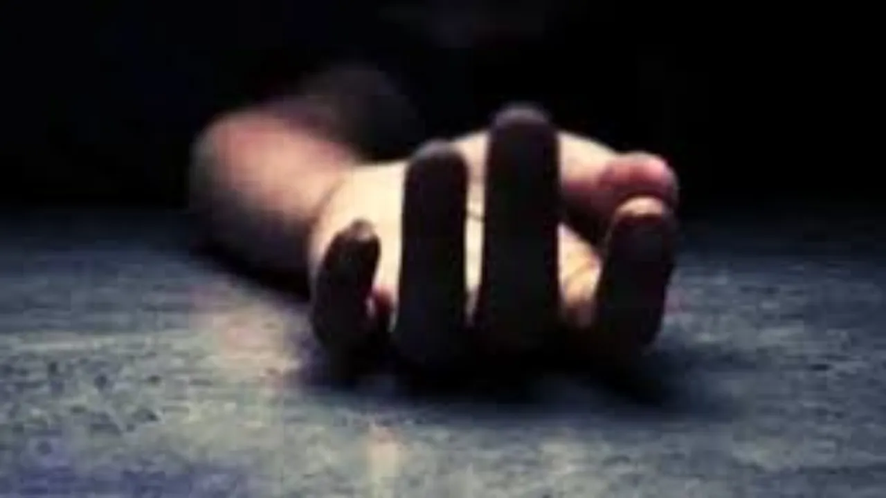 अमेठी :  पेड़ से लटकता मिला युवक का शव