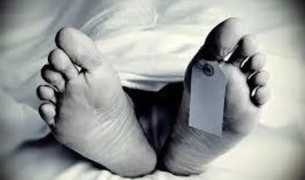 शाहजहांपुर: बीमार पति की मौत के चंद घंटे बाद पत्नी ने भी तोड़ा दम, गमगीन माहौल में एक साथ उठीं दोनों की अर्थी