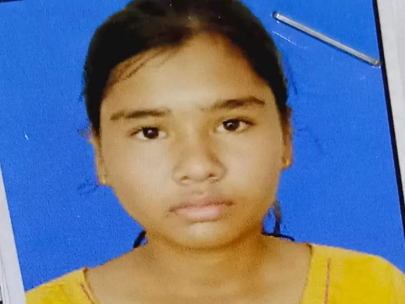 मुरादाबाद : चार भाइयों की इकलौती बहन थी रजनी, परेशान करता था गार्ड...शासन तक पहुंचा मामला