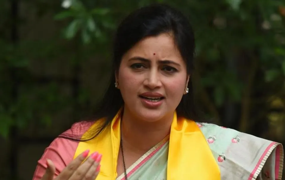 बीजेपी नेता नवनीत राणा ने ओवैसी भाइयों पर बोला हमला, कहा-15 सेकंड के लिए पुलिस हट जाए तो...  