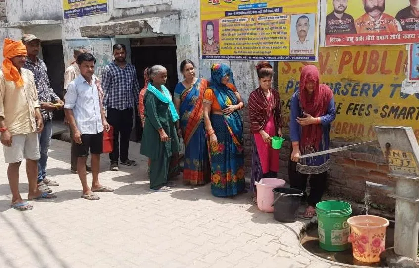 Bareilly News: सात दिनों से पानी का संकट, घर-घर जाकर मांगेंगे पानी की भीख