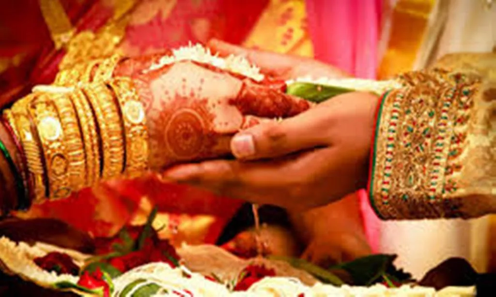 पीलीभीत: नाबालिग ही थी सामूहिक विवाह में शादी करने वाली लड़की, पेश हुए दोनों पक्ष...अब ससुराल न भेजने और शिक्षा दिलाने का दिया शपथ पत्र