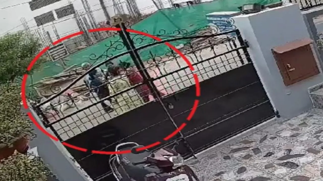 लखनऊ : पड़ोसियों को चोरी करते पकड़ा, तो महिला को सड़क पर दौड़ा-दौड़ाकर पीटा