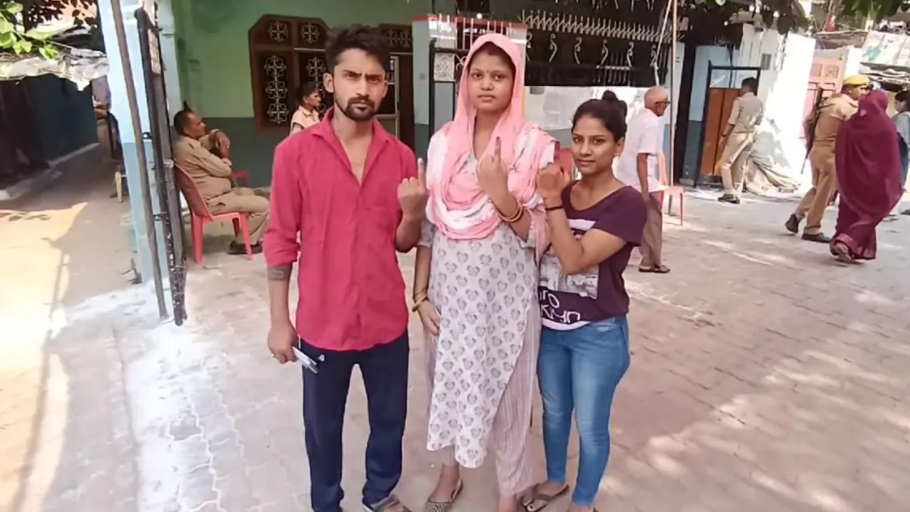 वोटिंग पहली बार युवती