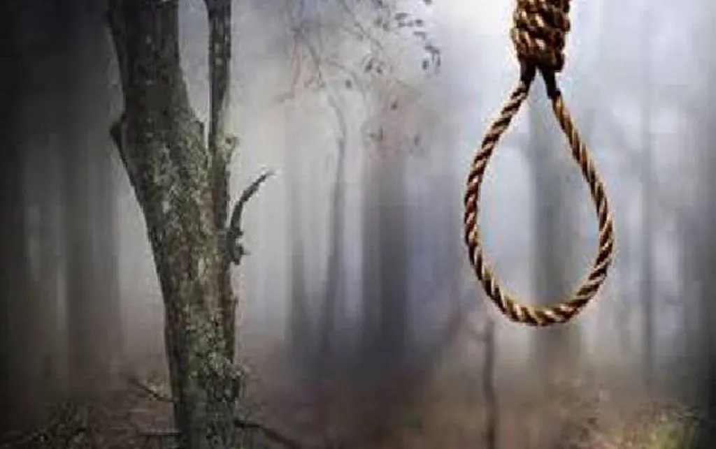 लखीमपुर-खीरी: संदिग्ध हालात में पेड़ से लटका मिला दुष्कर्म पीड़िता का शव, तफ्तीश में जुटी पुलिस 