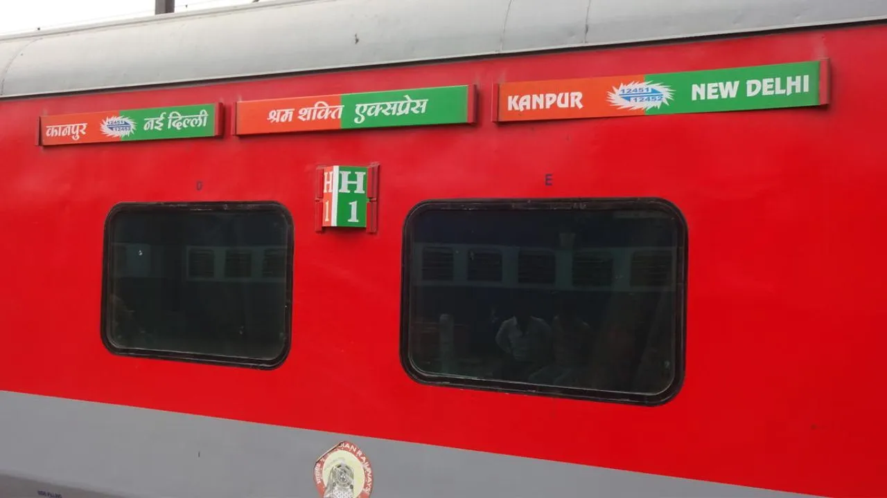 Kanpur: श्रमशक्ति और हमसफर समेत छह ट्रेनों के एसी फेल, यात्रियों ने रेलवे जीएम व रेलमंत्री को ट्वीट कर बताई समस्या