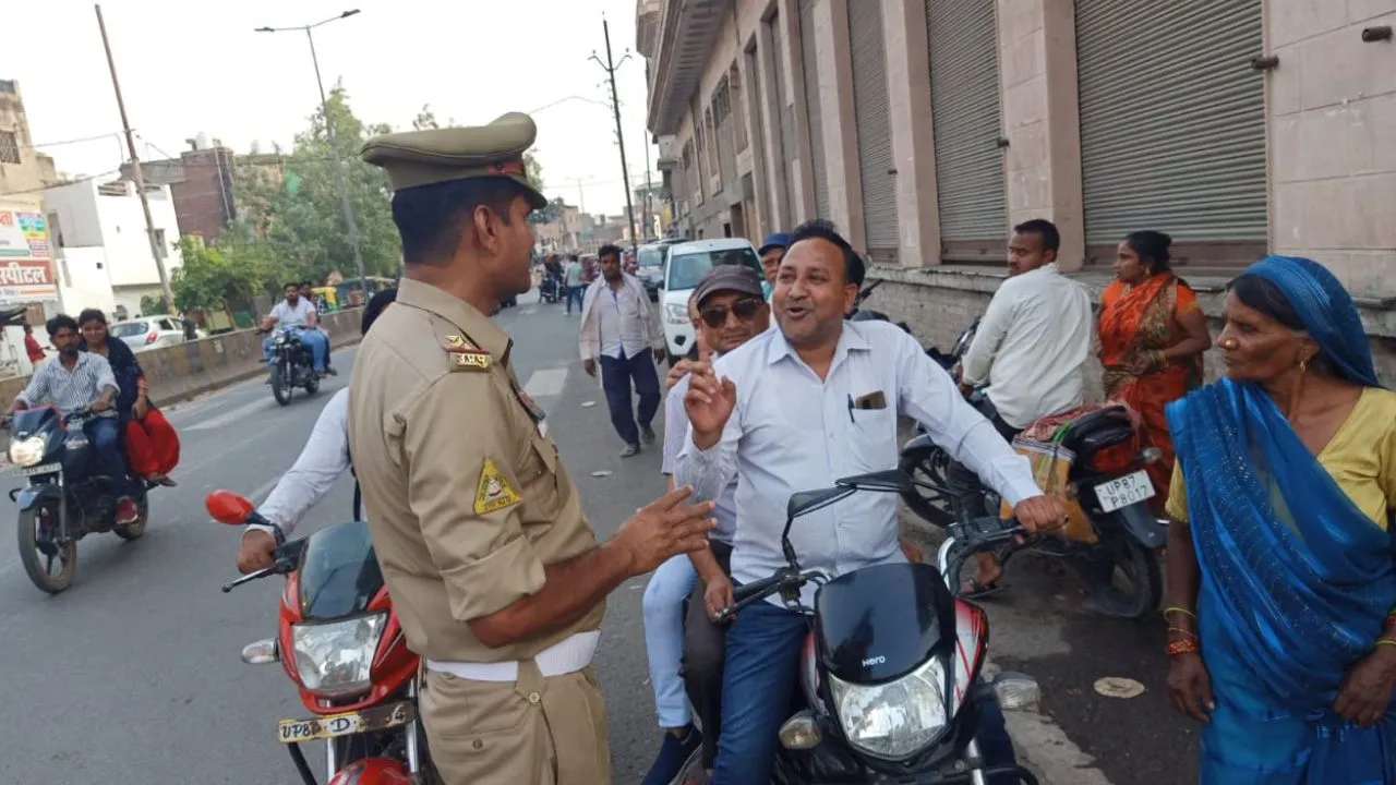 कासगंज: नियमों के उल्लंघन पर वाहन चालकों के विरुद्ध की गई कार्यवाही, जिले भर में चलाया चेकिंग अभियान  