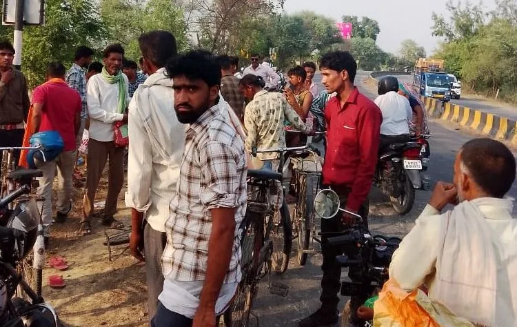 बदायूं: गंगा एक्सप्रेस-वे के काम में लगे डंपर की टक्कर से साइकिल सवार किशोर की मौत, परिवार में मचा कोहराम 