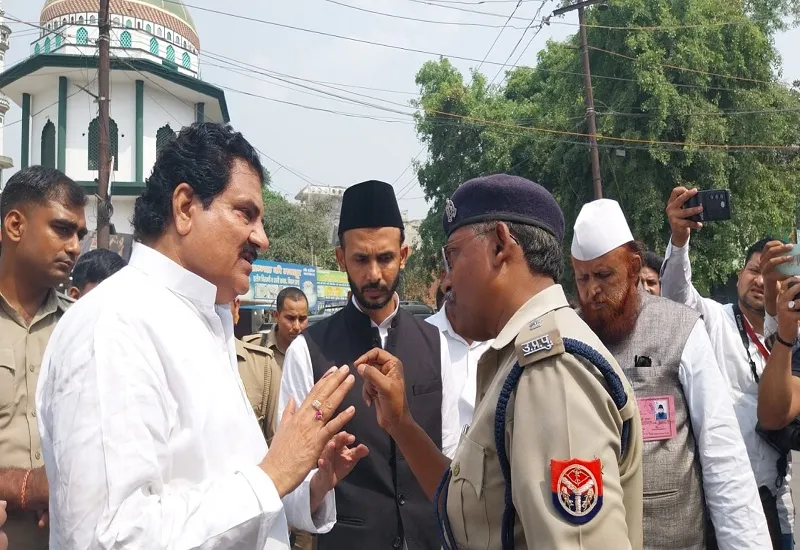 Lok Sabha Elections 2024 : संभल में सपा प्रत्याशी व पुलिस में तीखी नोकझोंक, जमकर हुआ हंगामा...चुनाव में धांधली का भी लगाया आरोप 