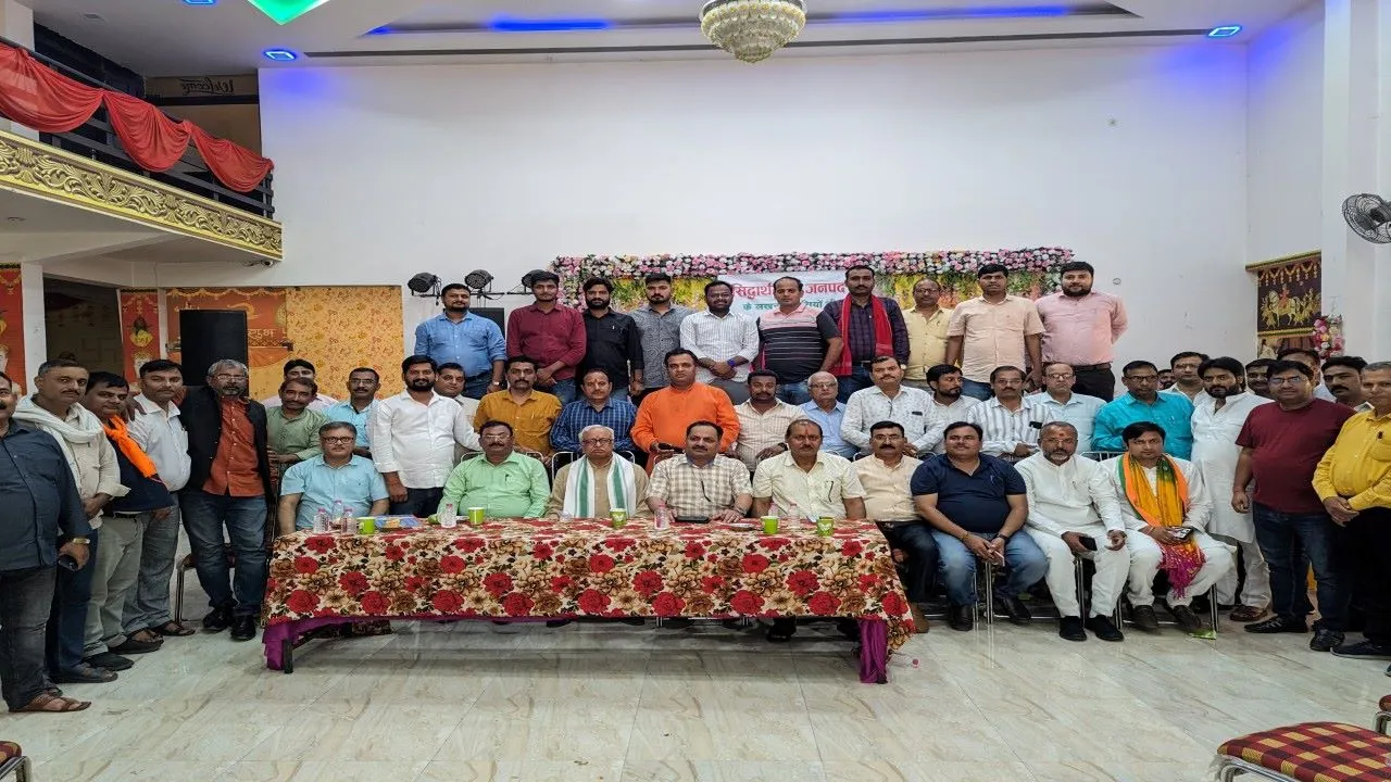 लखनऊ: सिद्धार्थनगर से 300 लोग पहुंचे लखनऊ, लोकसभा चुनाव को लेकर बनाई रणनीति