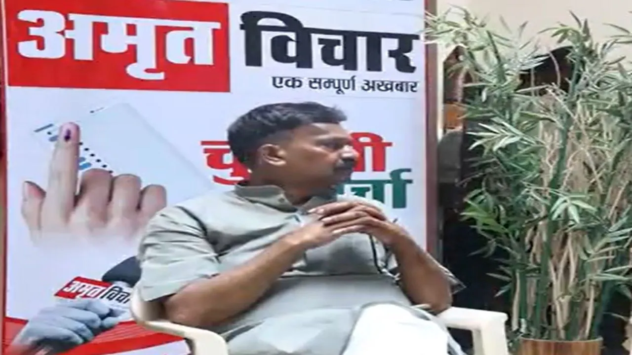 लखनऊ: बाढ़ और बेरोजगारी के भंवर में डोल रही सियासत की नौका