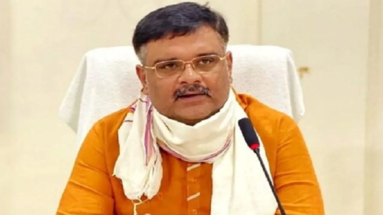 Lok Sabha Election 2024: सांसद सुब्रत पाठक ने पीठासीन अधिकारी पर लगाया आरोप, बोले- सपा के पक्ष में मतदान को बना रहीं दबाव