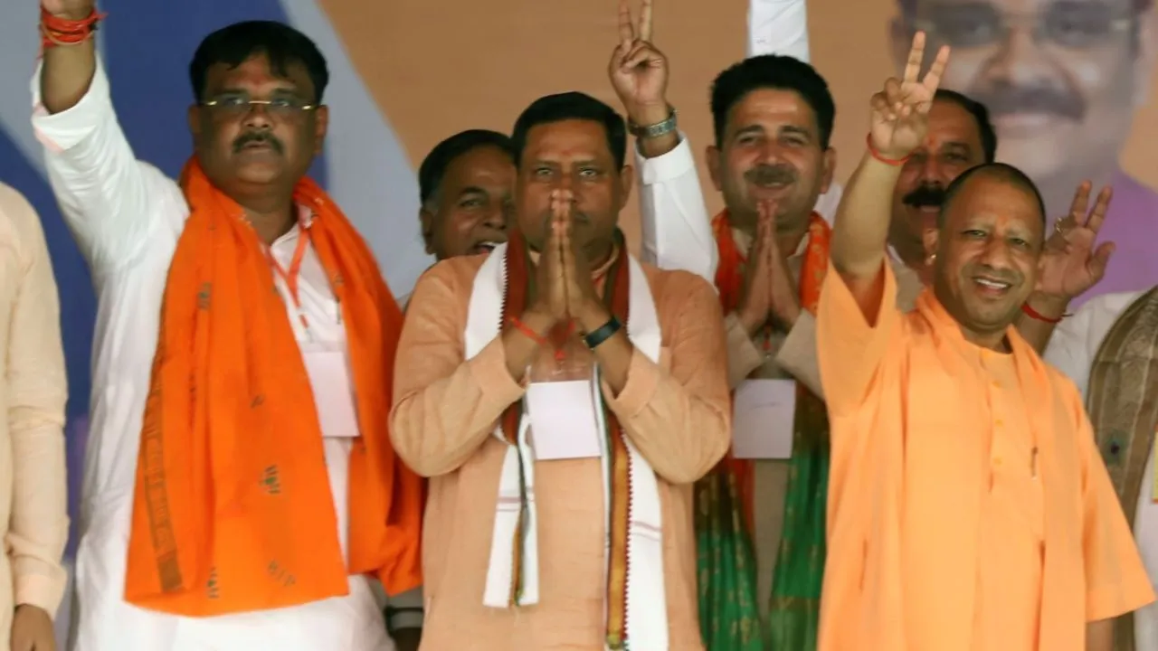 Etawah: भाजपा प्रत्याशी सुब्रत पाठक बोले- 'संविधान को नहीं, बेईमानों को खतरा है', सपा पर कही यह बात...पढ़ें- पूरी खबर