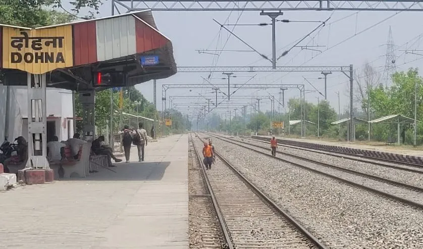 Bareilly News: क्रॉसिंग स्टेशन बनने के बाद भी नहीं सुधरी दोहना की हालत, शौचालय तक की नहीं है सुविधा