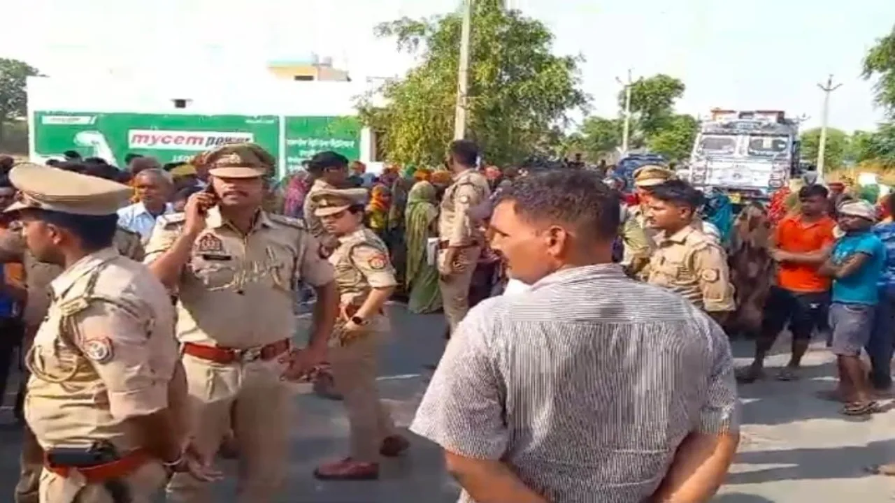 प्रयागराज :  ब्रेकर पर अनियंत्रित होकर गिरा बाइक सवार, मौत, परिजनों ने किया चक्का जाम