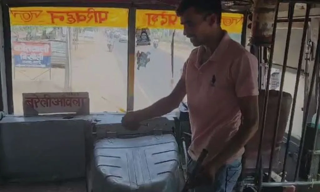 बदायूं: सवारियां बैठाने को लेकर विवाद, रास्ते में घेरकर चालक को पीटा...बस में फेंके पत्थर