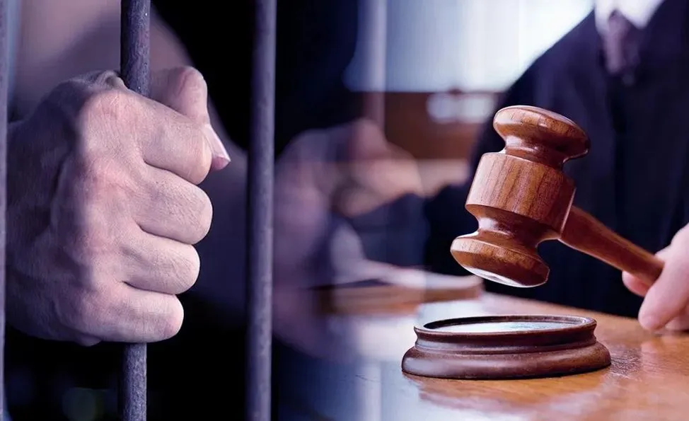 Bareilly News: रिश्वत लेते हुए पकड़े गए कानूनगो को छह साल की कैद, 50 हजार रुपये का लगाया जुर्माना