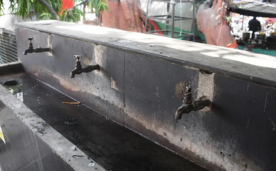 Bareilly News: भीषण गर्मी में टोंटियों से निकल रहा खौलता पानी, फ्रीजर पड़े खराब...यात्रियों की मुश्किल पर अफसर बेपरवाह