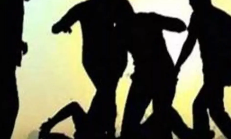 बदायूं: शव उठाने के मांगे रुपये तो फार्मासिस्ट ने युवक को बेरहमी से पीटा