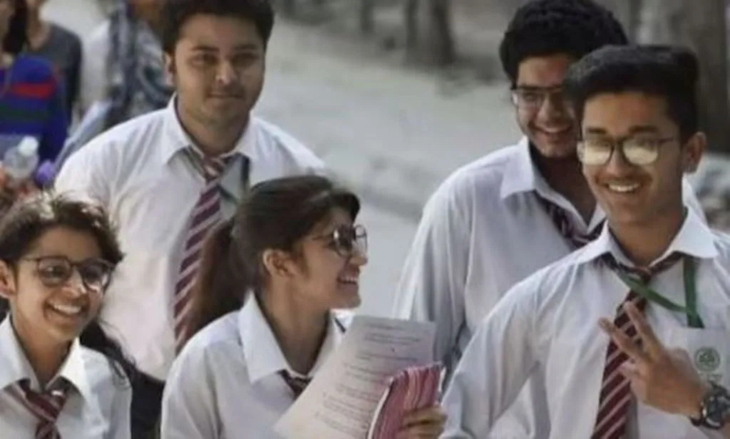 सीबीएसई बोर्ड ने 12वीं क्लास का रिजल्ट किया घोषित, 87.98 प्रतिशत स्टूडेंट्स हुए पास  