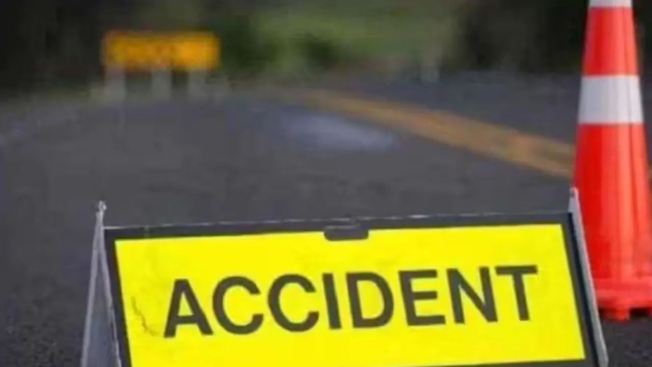 बदायूं: मां की गोद से छिटककर गिरे बच्चे को डंपर ने कुचला, मौत