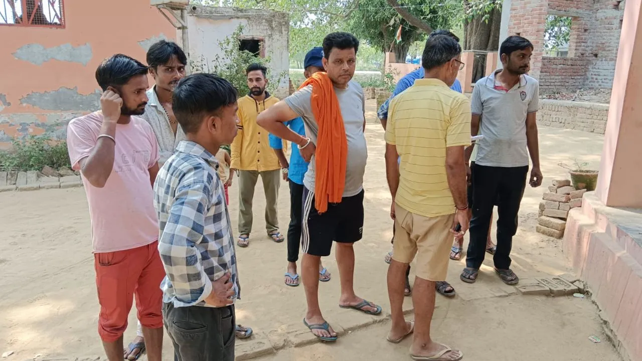 पीलीभीत: संदिग्ध परिस्थितियों में धार्मिक स्थल के सेवादार की मौत, चबूतरे पर पड़ा मिला शव...छानबीन में जुटी पुलिस 