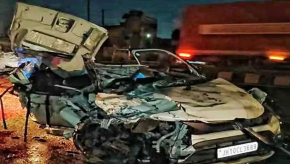 झारखंड के धनबाद जिले में ट्रक ने कार को मारी टक्कर, चार दोस्तों की मौत...एक घायल 