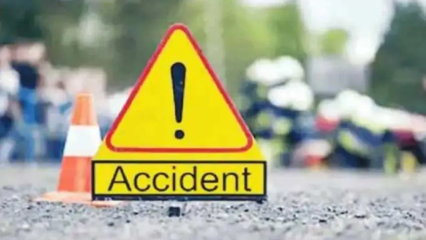 उत्तराखंड में पिकअप खाई में गिरी, दो लोगों की मौत, 13 घायल