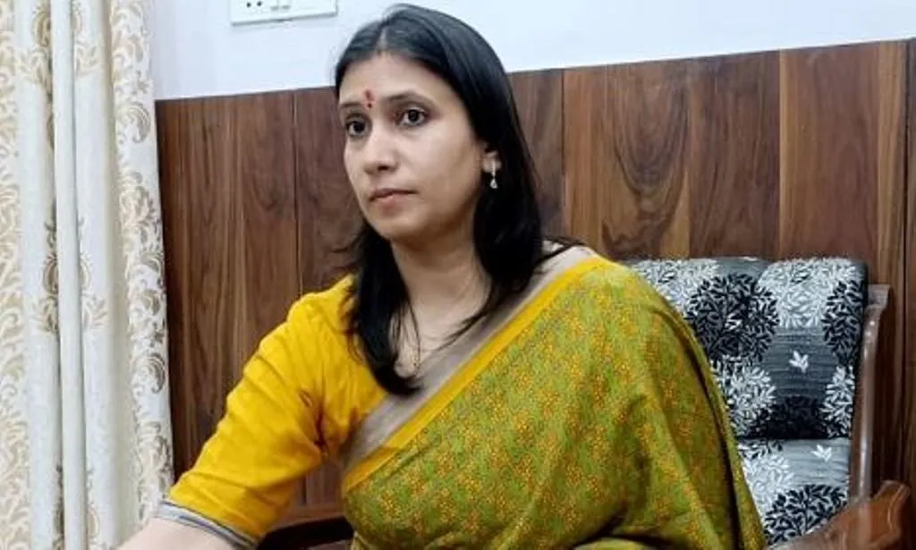 बरेली: कमिश्नर ने की लोक निर्माण विभाग के मार्गों के रखरखाव की समीक्षा, वित्तीय और भौतिक कार्यों की खराब स्थिति पर जताई कड़ी नाराजगी