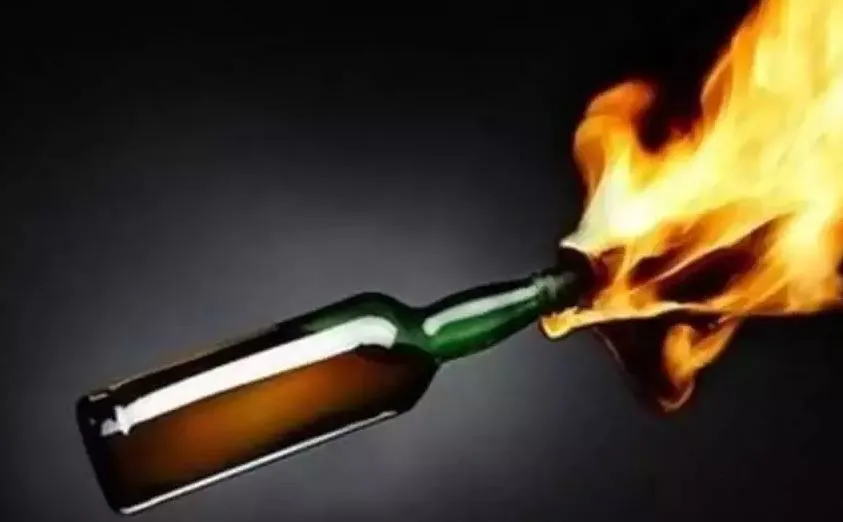 लखीमपुर खीरी: धरने पर बैठे युवक ने पेट्रोल छिड़कर की आत्मदाह की कोशिश