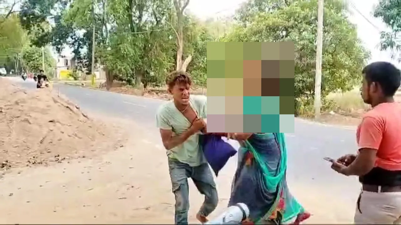 बहराइच: हाईवे के निकट महिला ने बाइक सवार को चप्पल से पीटा, देखें Video 