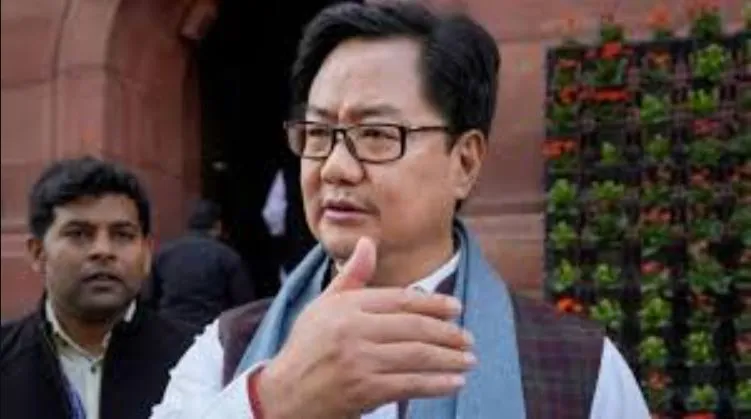 लोकसभा में कार्यवाही बाधित करने के लिए रीजीजू ने कांग्रेस को आड़े हाथ लिया