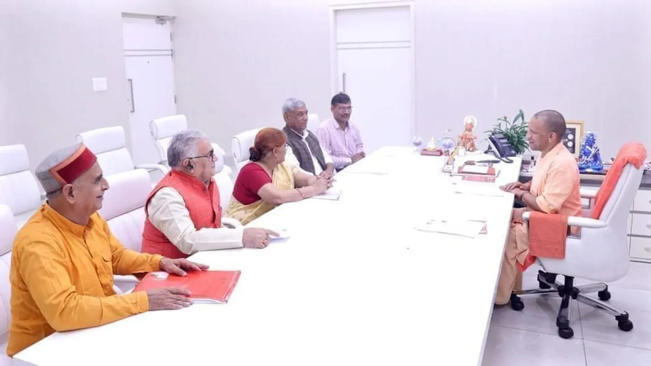 बहराइच: पुरानी पेंशन का प्रस्ताव योगी कैबिनेट में पास होने पर लोगों ने जताई खुशी, 50000 राज्य कर्मचारी होंगे लाभान्वित