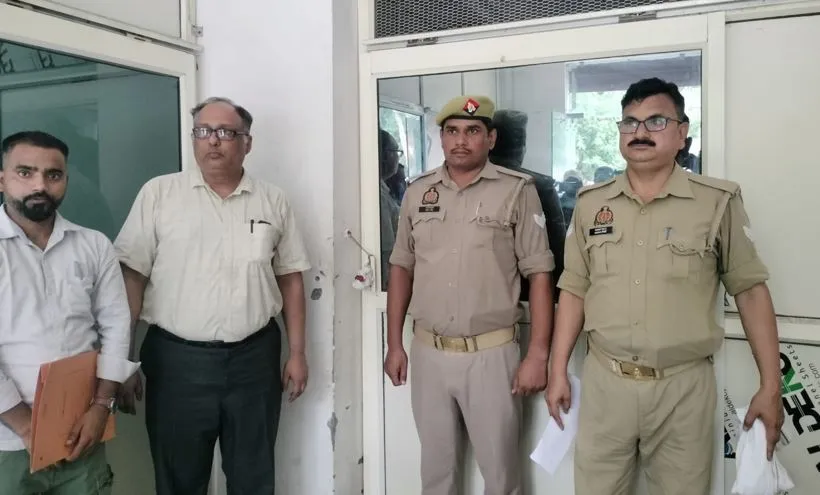 पीलीभीत: एक और अस्पताल सील, संचालक बोला- हमसे मांगे थे दो लाख...नहीं दिए तो कर दी कार्रवाई 