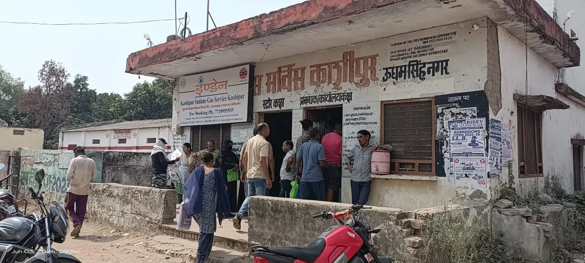 काशीपुर: नए कनेक्शन के लिए चार महीने से चक्कर काट रहे लोग