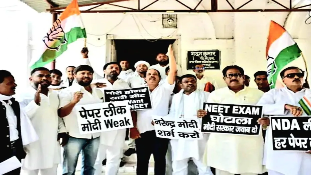 नीट परीक्षा में धांधली को लेकर कांग्रेस ने कलेक्ट्रेट में किया प्रदर्शन, राष्ट्रपति को भेजा ज्ञापन