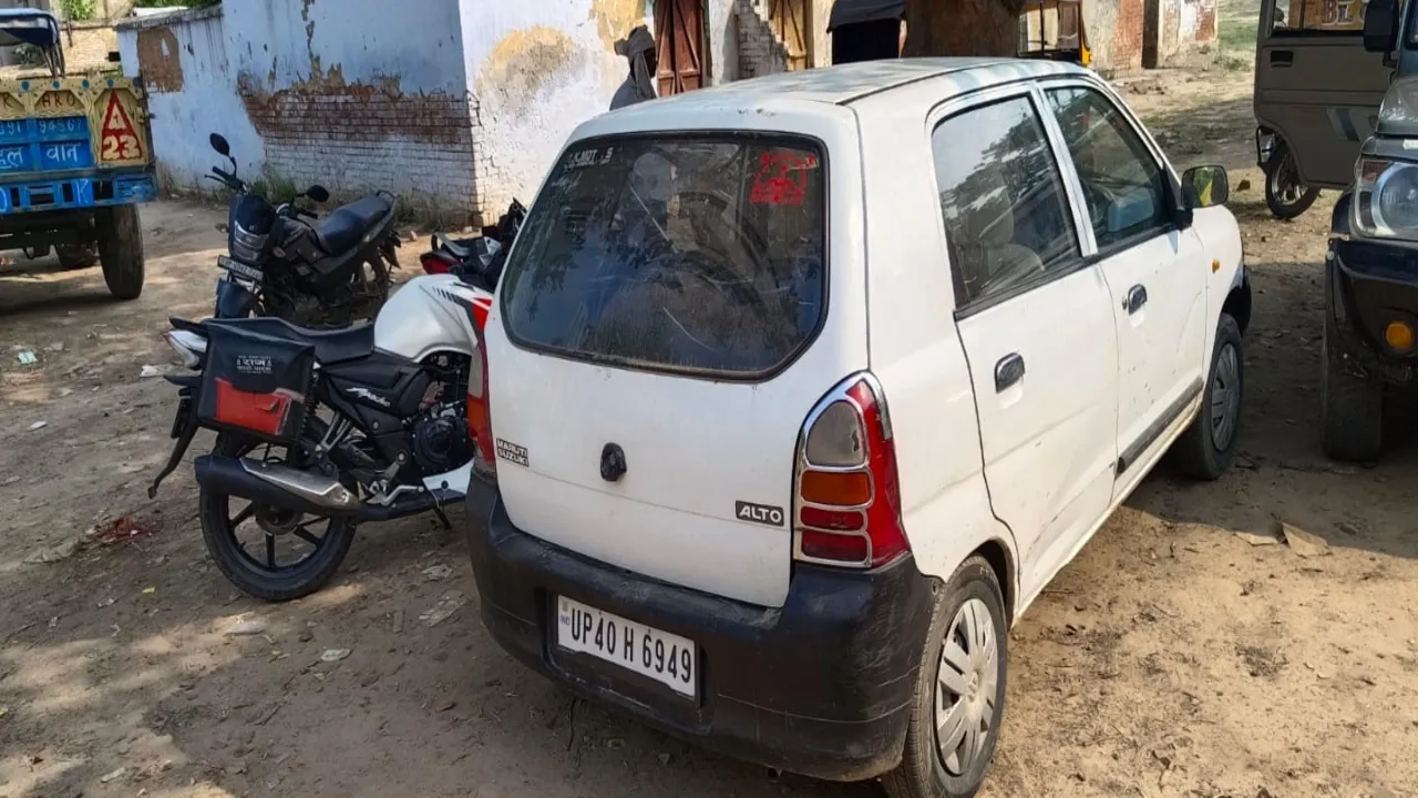 पुलिस ने कार में पकड़ी नकली मिठाई, कार्रवाई के नाम पर खींच रहे हाथ 