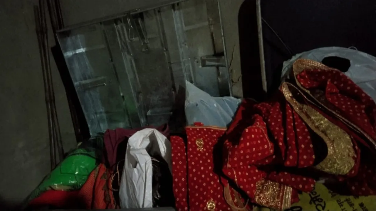 दीवार फांदकर घर में घुसे चोर, बक्से का ताला तोड़ उठा ले गए नकदी और जेवर