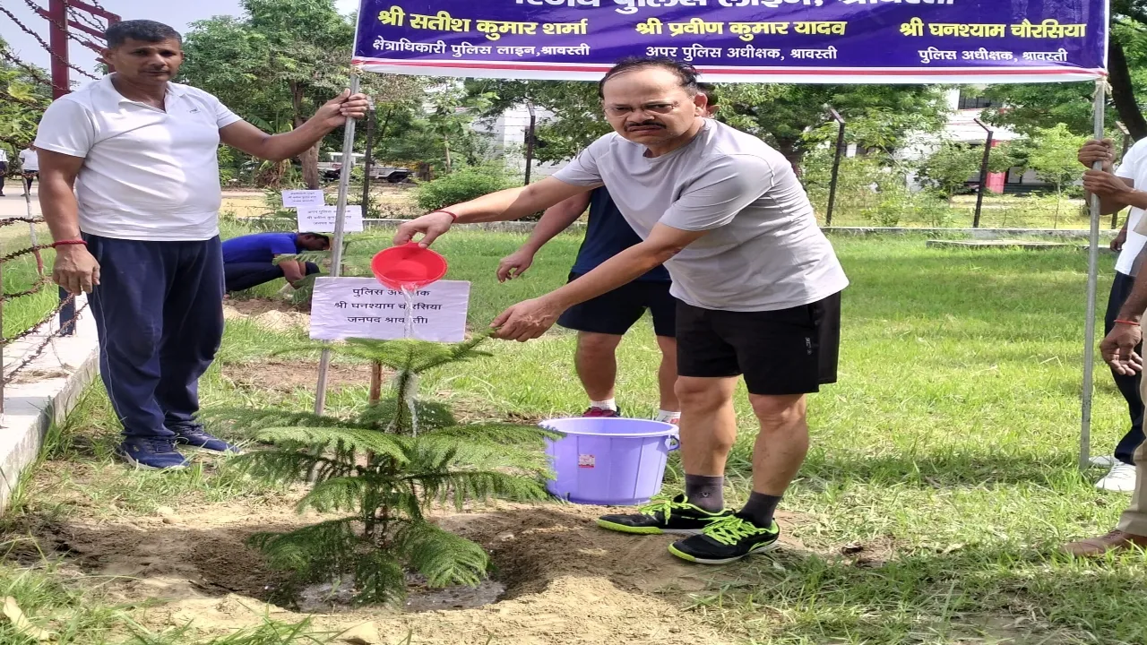 श्रावस्ती में विश्व पर्यावरण दिवस पर एसपी ने किया पौधरोपण 