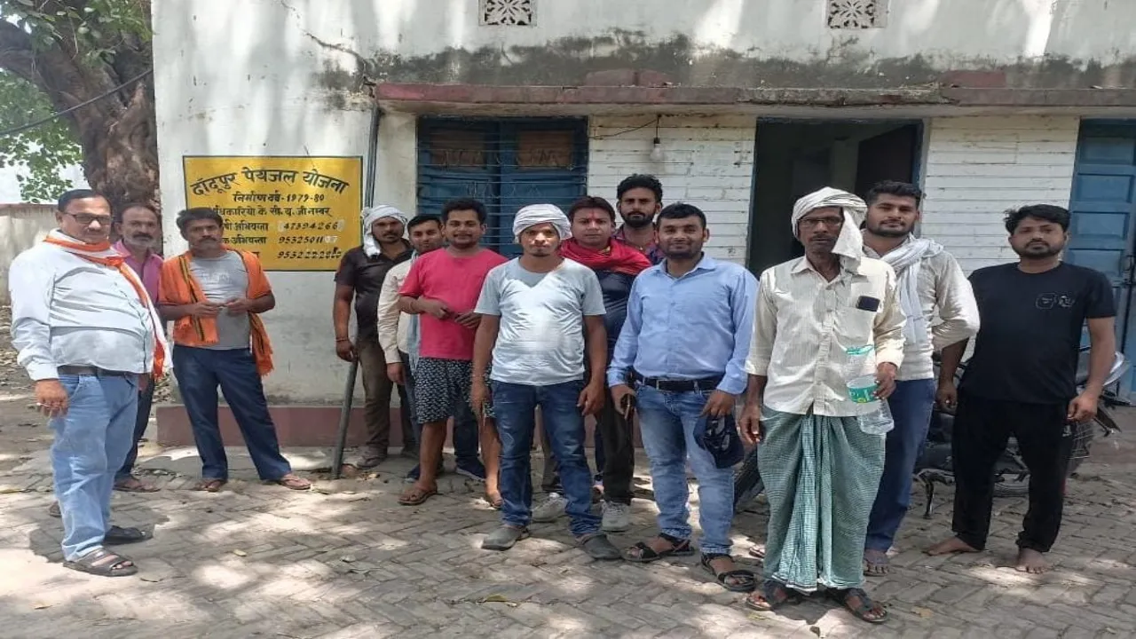 प्रयागराज: नलकूप में लटक रहा ताला, भीषण गर्मी में छोटा चाका में बढ़ी पानी की किल्लत