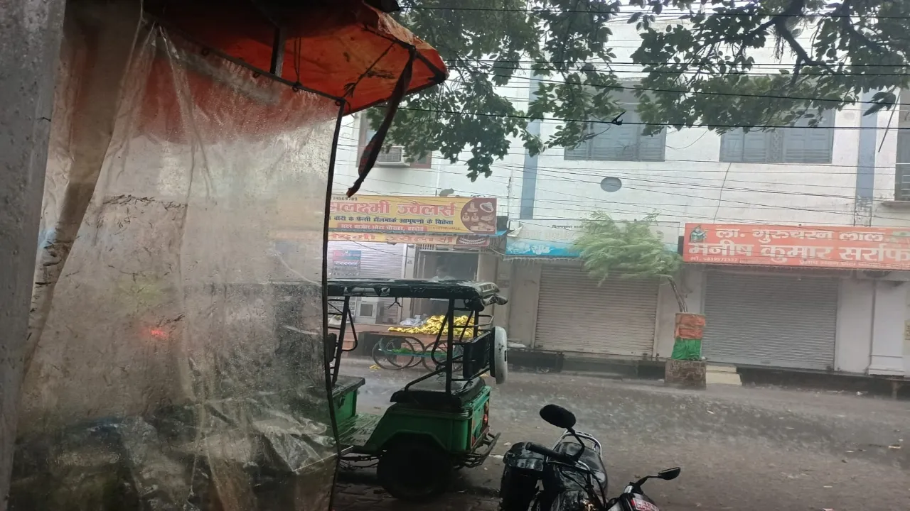 हरदोई में झमाझम बारिश, खुशनुमा हुआ मौसम-गर्मी से मिली राहत  