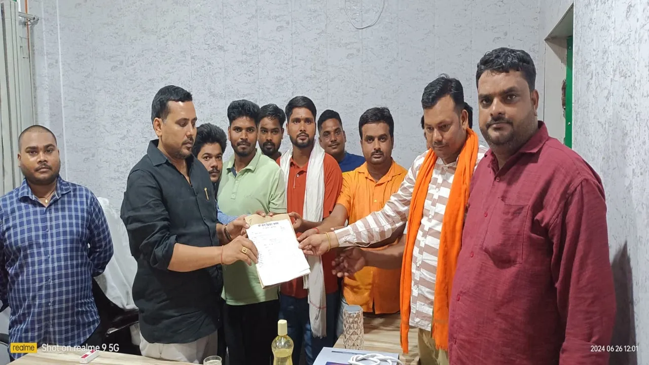 बहराइच: मिनी खेल मैदान के लिए बलहा विधायक के प्रतिनिधि को सौंपा ज्ञापन, बोले आलोक जिंदल- शासन को भेजा जाएगा प्रस्ताव 