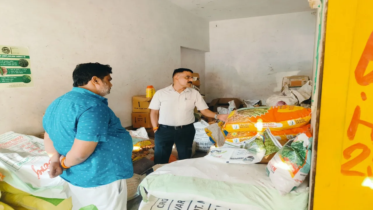 बहराइच: कागजात अधूरे मिले तो चार दुकानों का लाइसेंस किया निलंबित-तीन को नोटिस