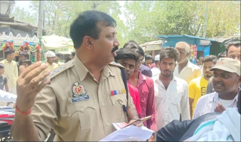 लखीमपुर खीरी: युवक की बरामदगी न होने पर भड़के परिजन, सड़क की जाम