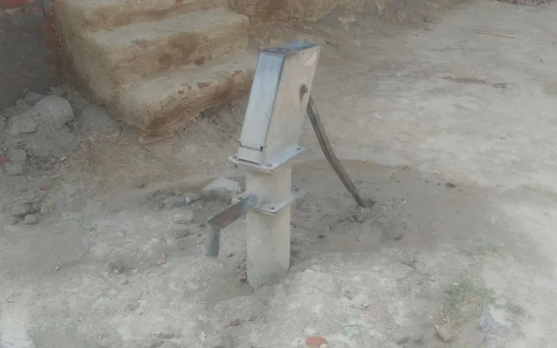 कासगंज: भीषण गर्मी में सूख रहे लोगों के कंठ, पेयजल की किल्लत, जिम्मेदार नहीं दे रहे ध्यान 